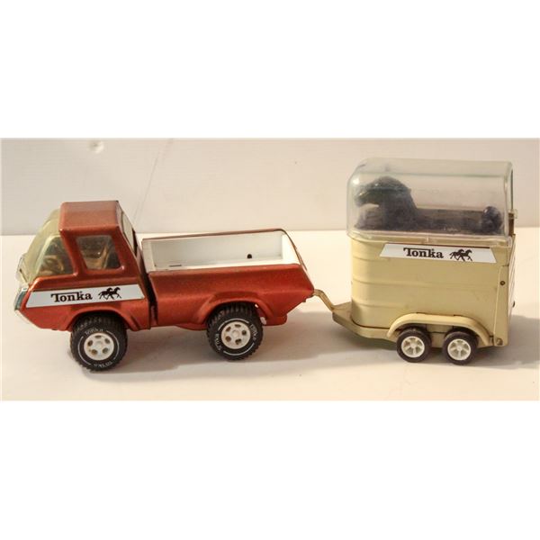70'S TONKA PICK UP WITH HORSE TRAILER + TWO HORSES
