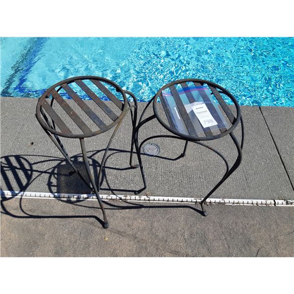 Metal plant stands B