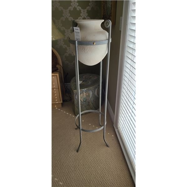 Vase on Stand Cat B