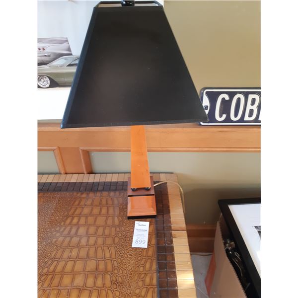 Obelisk Style Maple Lamp Cat A