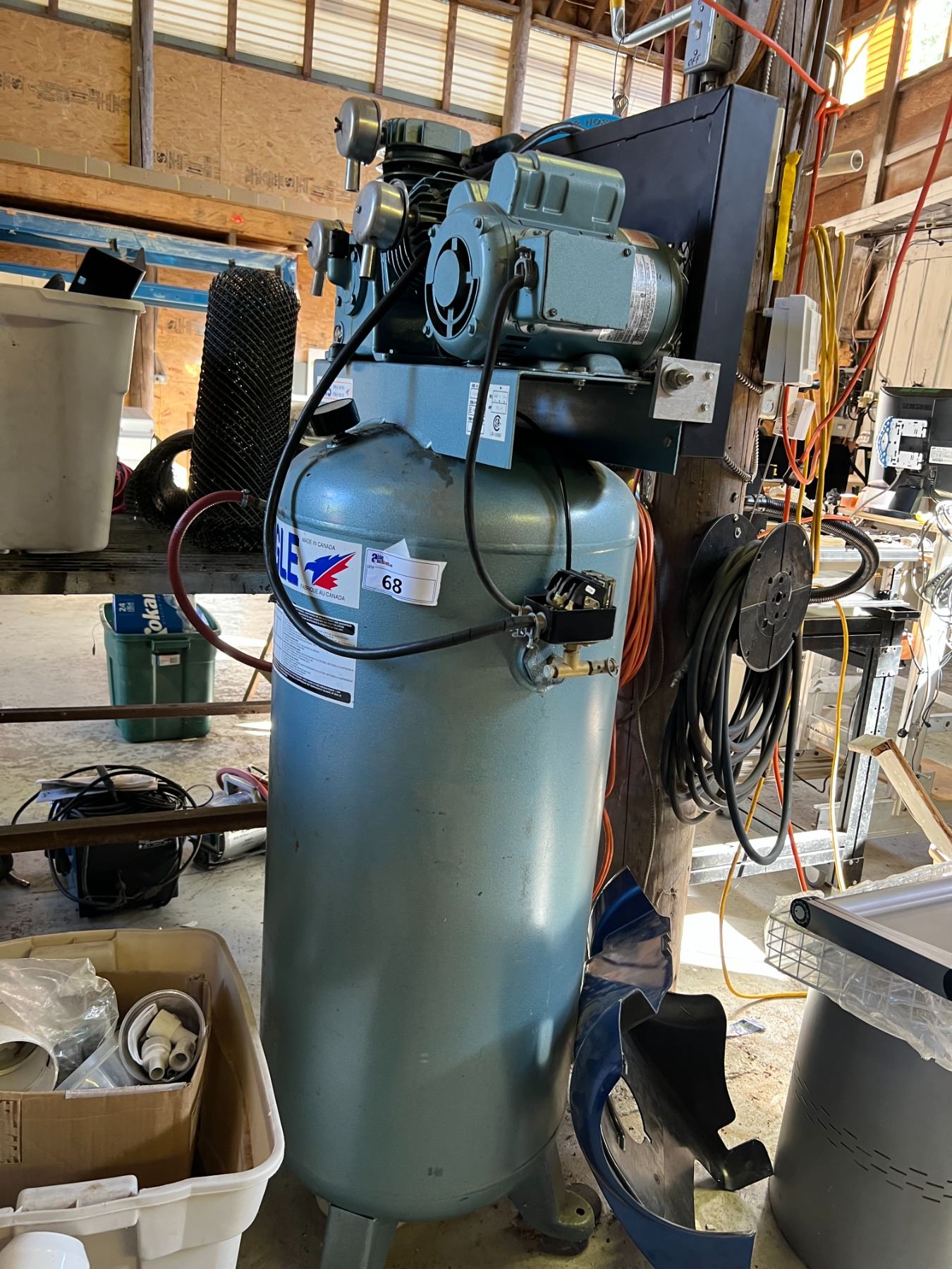 Pi Compressor EAGLE 18.5 CFM@ 100PSI UPRIGHT COMPRESSOR - 5HP MOTOR - 220V