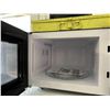 Image 2 : MASTER CHEF COUNTERTOP MICROWAVE MODEL EM925A2HC - LOOKS NEW