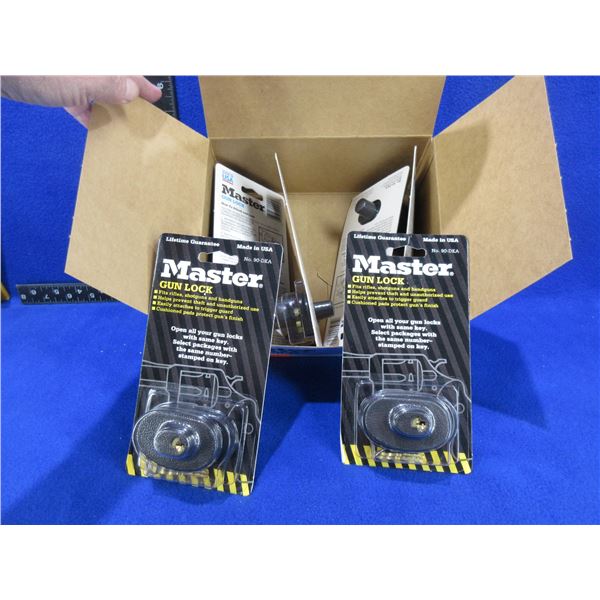 6 Master No. 90-DKA Gun Locks - Keyed Alike
