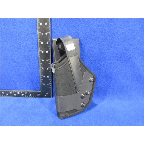 Uncle Mikes Sidekick Holster - Size 18