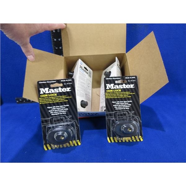 6 Master No. 90-DKA Gun Locks - Keyed Alike