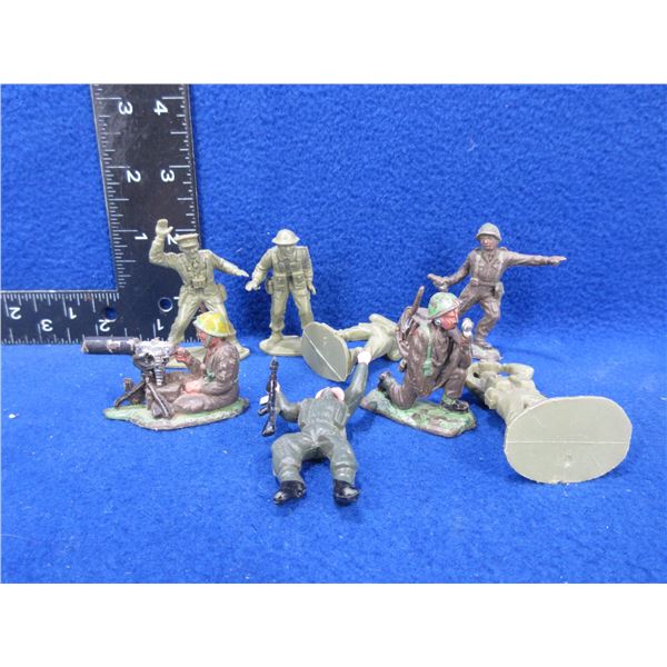 8 Plastic Army Men Toys