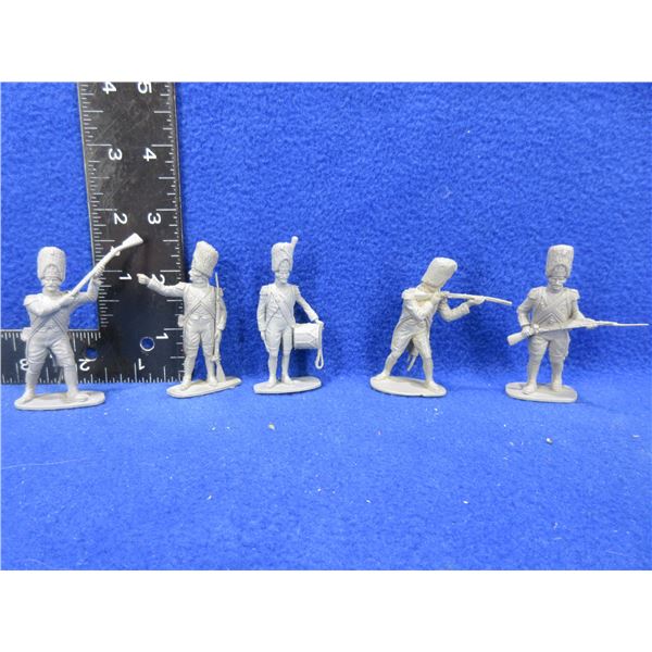 5 Grey Plastic Army Men Toys
