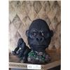Image 2 : Gorilla Statue w/ Gold-Colored Metal Stand