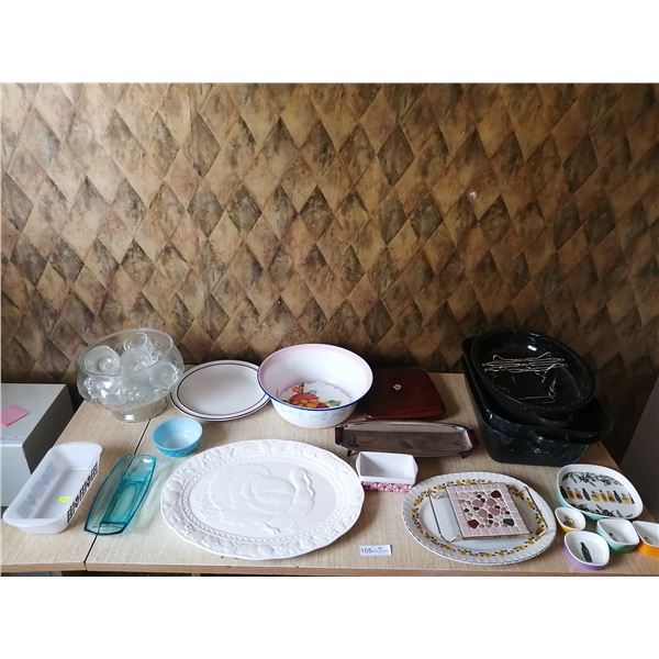 Assortment of Kitchen Ware