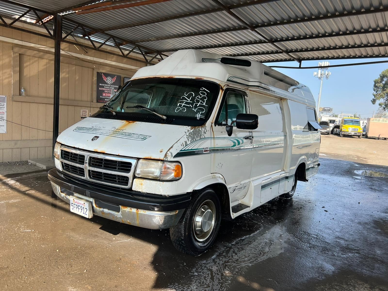 1995 LEISURE TRAVEL RV