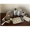 Image 1 : Vintage Cannisters Baking Pans and More Lot