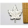 Image 1 : 24)  STERLING SILVER MAPLE LEAF LAPEL PIN WITH