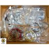 Image 1 : ESTATE TRAY LOT OF ASSORTED COSTUME JEWELRY