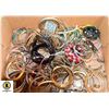 Image 1 : ESTATE TRAY LOT OF ASSORTED COSTUME JEWELRY