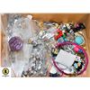 Image 1 : ESTATE TRAY LOT OF ASSORTED COSTUME JEWELRY