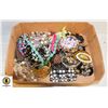 Image 1 : ESTATE TRAY LOT OF ASSORTED COSTUME JEWELRY