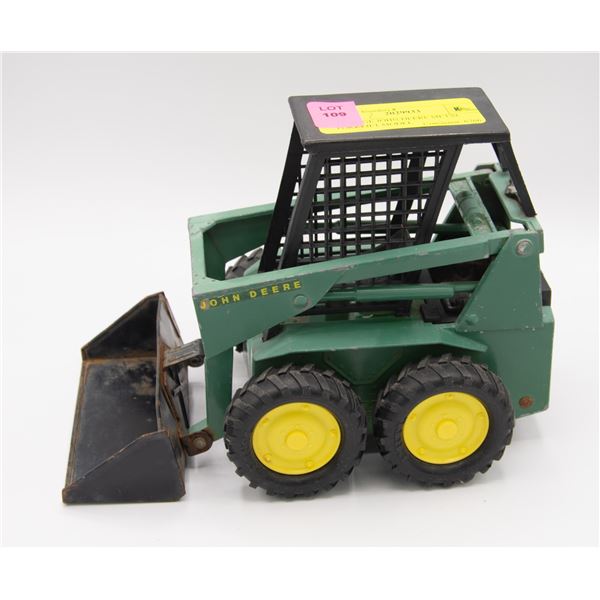 VINTAGE JOHN DEERE METAL FORKLIFT MODEL