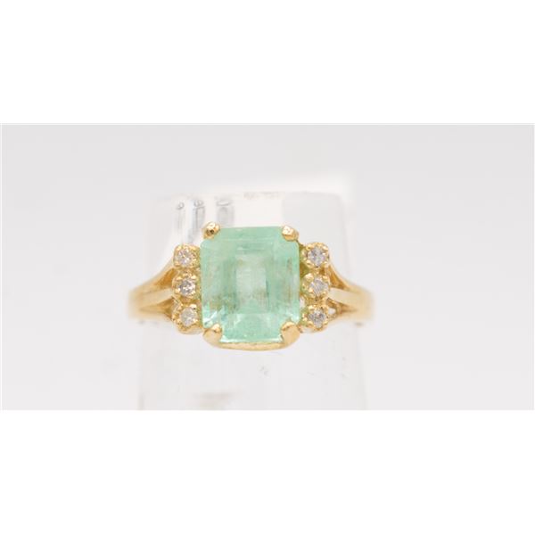10 KT YELLOW GOLD AND EMERALD RING SZ 6
