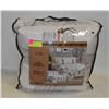 Image 1 : NEW 3 PIECE DOUBLE/QUEEN REVERSIBLE COMFORTER SET