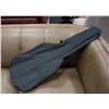 Image 2 : BLACK ELECTRIC GUITAR IN SOFT CASE JUNIOR MODEL