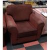 Image 2 : ESTATE RED FABRIC CHAIR AND LOVE SEAT COMBO