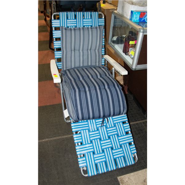 LOUNGE CHAIR AND CUSHION