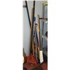 Image 1 : BUNDLE OF YARD TOOLS