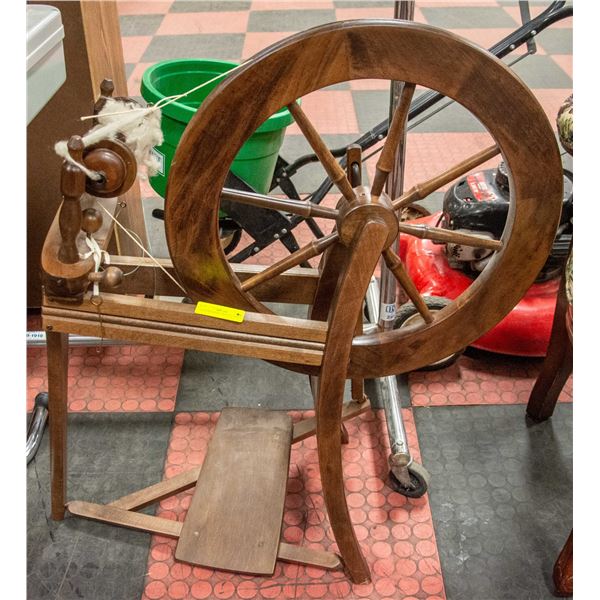 VINTAGE WOOD SPINNING WHEEL