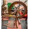 Image 1 : VINTAGE WOOD SPINNING WHEEL