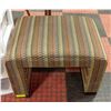 Image 1 : ACCENT BENCH 23" X 17"