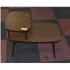 Image 1 : VINTAGE END TABLE ROUND CORNERS