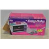 Image 1 : EASY BAKE OVEN COMPLETE W/DISHES, PANS, FOOD