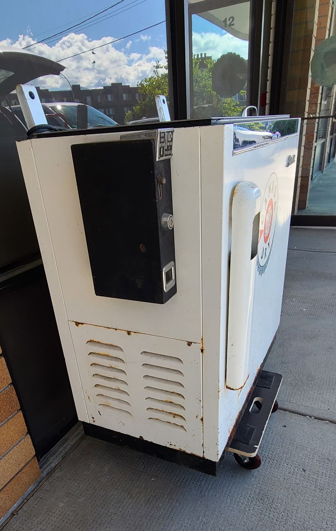VINTAGE CANADA DRY COOLER MADE BY IDEAL, NO SHIPPING