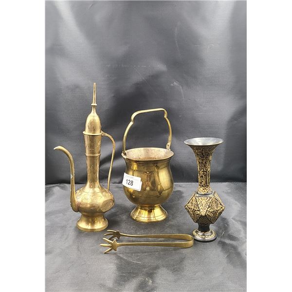 FOUR VINTAGE BRASS DÉCOR