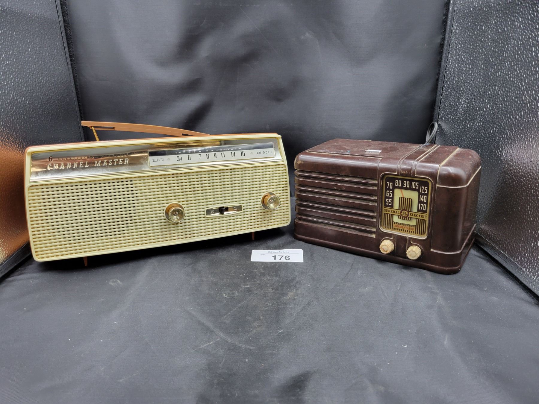 TWO VINTAGE AM RADIOS