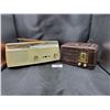 Image 1 : TWO VINTAGE AM RADIOS