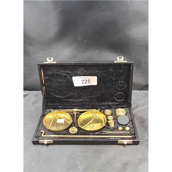 VINTAGE PORTABLE GOLD SCALE