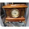 Image 1 : VINTAGE WOOD MANTLE CLOCK