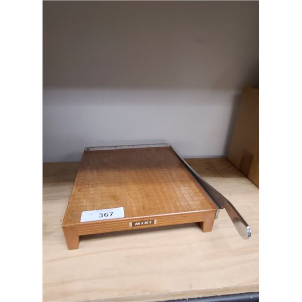 VINTAGE MIKI PAPER CUTTER