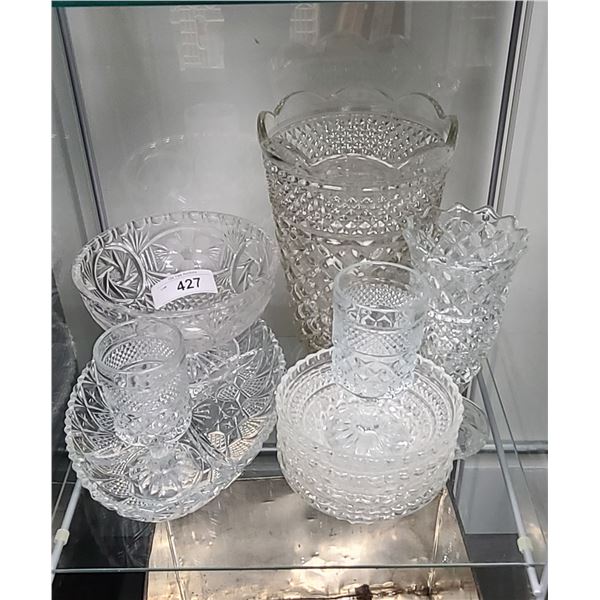 COLLECTION VINTAGE PRESSED GLASS