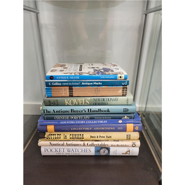 ELEVEN ANTIQUES & COLLECTIBLES REFERENCE & PRICE GUIDE BOOKS
