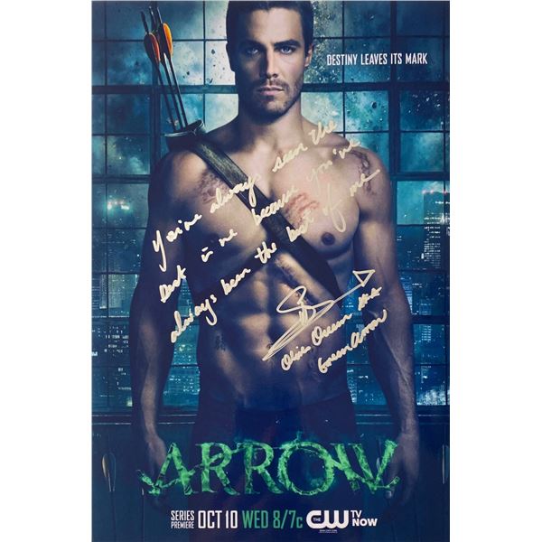 Autograph Signed  Arrrow Photo