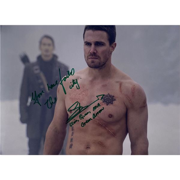 Autograph Signed  Arrrow Photo