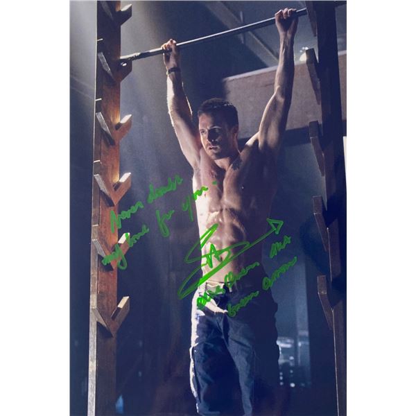 Autograph Signed  Arrrow Photo