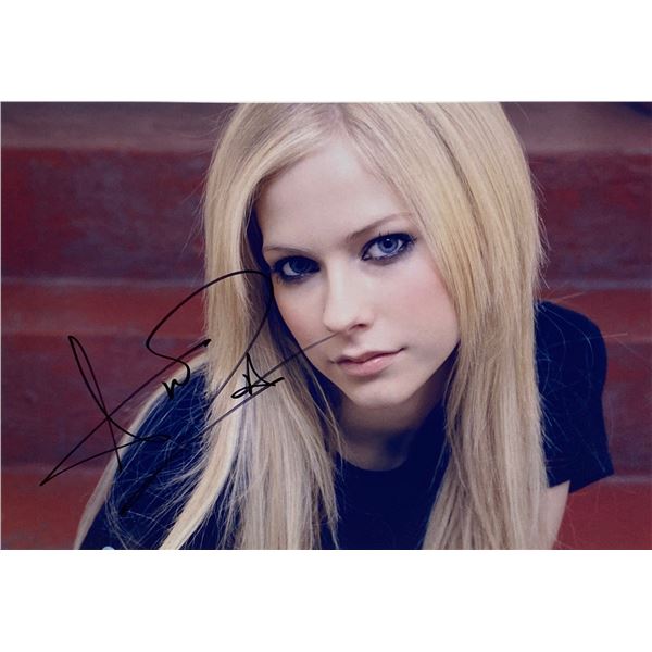 Autograph Signed  Avril Lavigne Photo