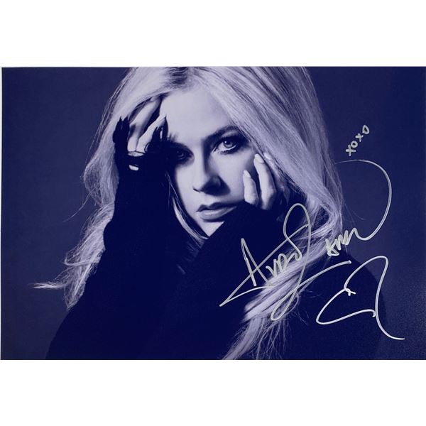 Autograph Signed  Avril Lavigne Photo