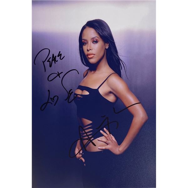 Autograph Signed  Aaliyah Photo