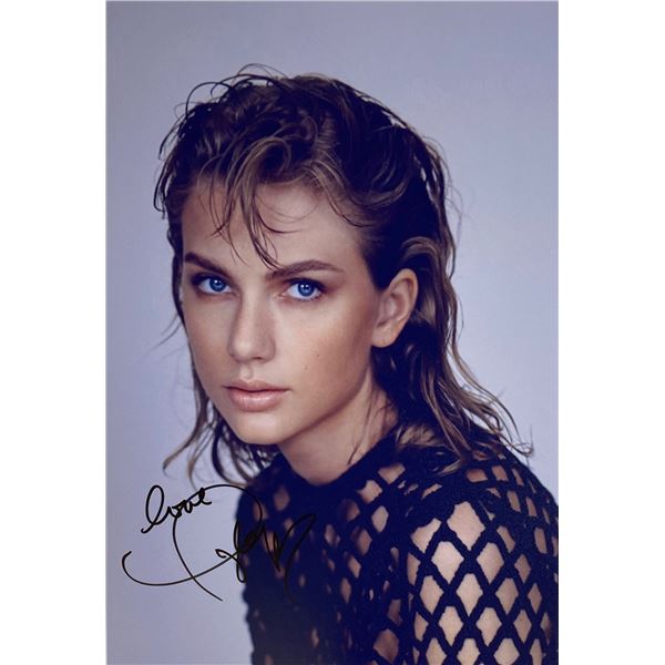 Autograph Signed  Taylor Swift Photo