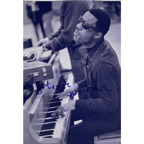 Autograph Signed  Stevie Wonder Photo