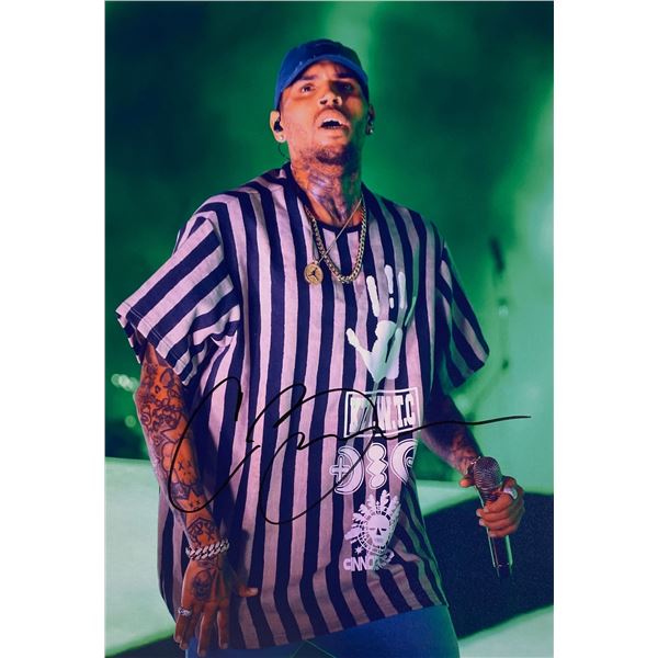 Autograph Signed  Chris Brown Photo